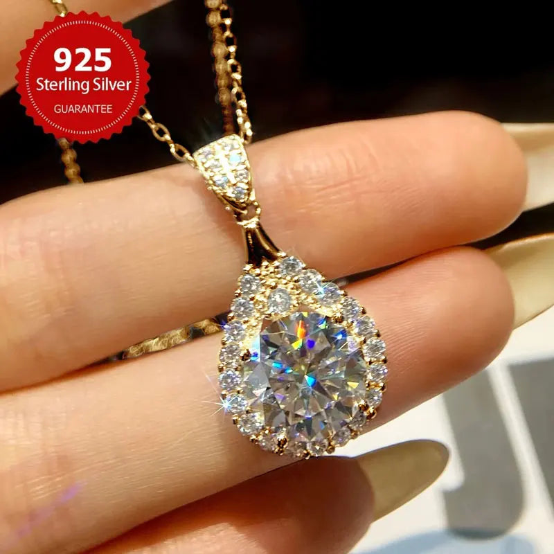 Gwyneth Pendant Necklace