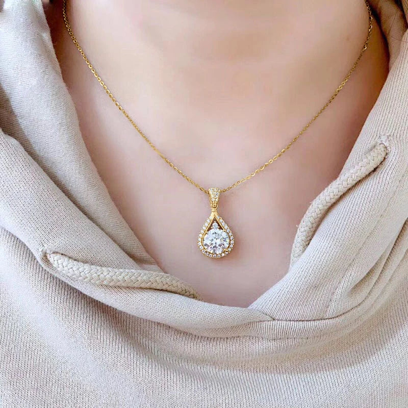 Gwyneth Pendant Necklace