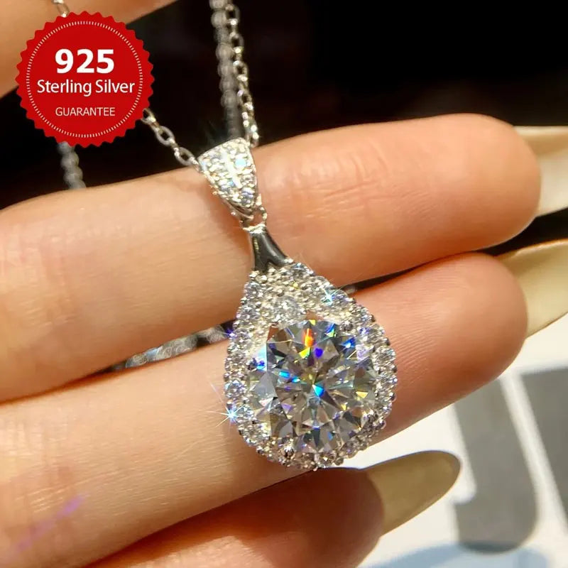 Gwyneth Pendant Necklace