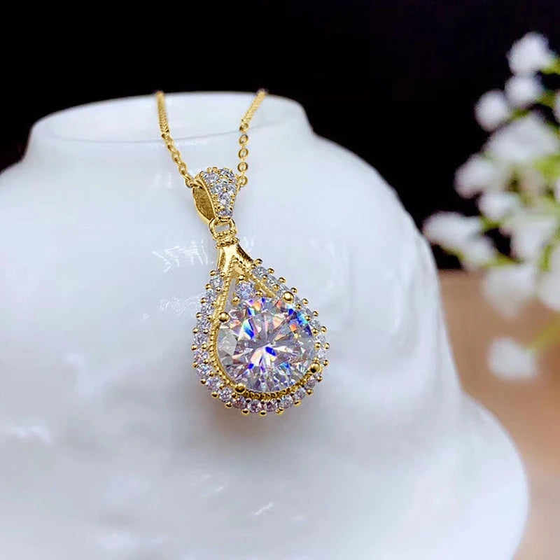 Gwyneth Pendant Necklace