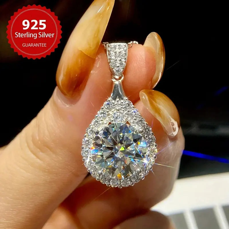 Gwyneth Pendant Necklace
