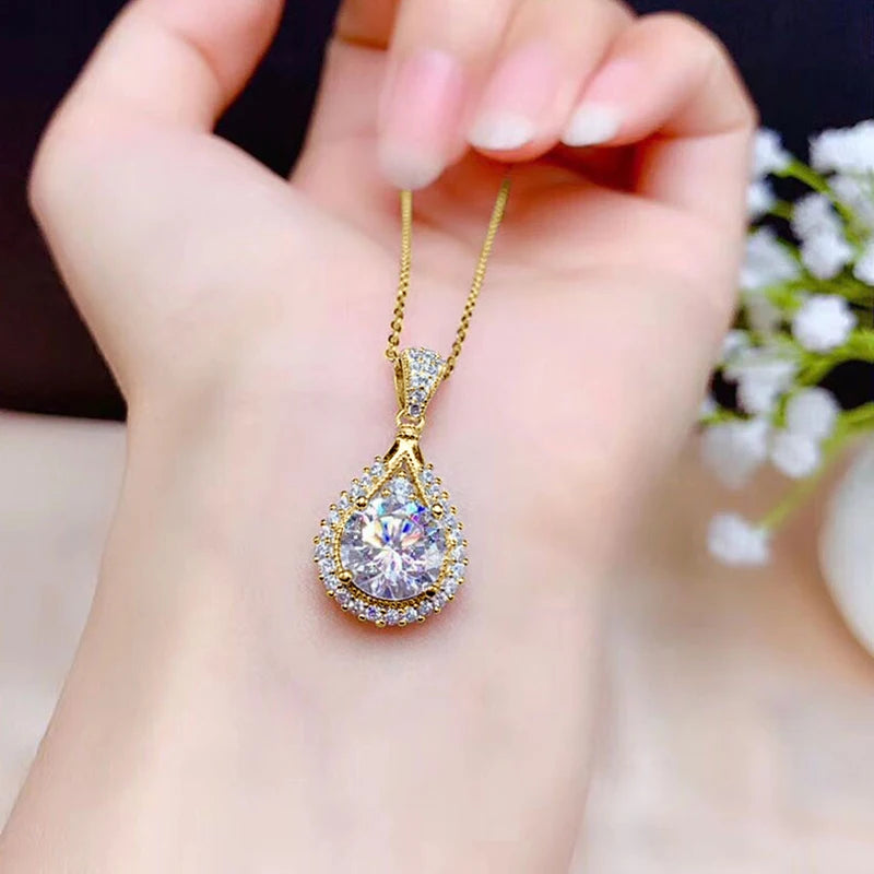 Gwyneth Pendant Necklace