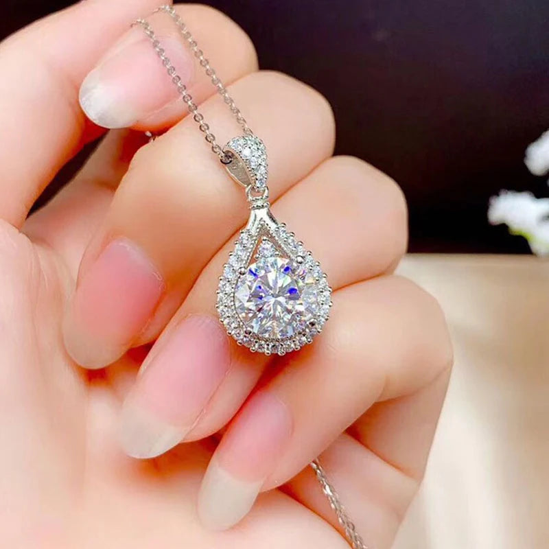 Gwyneth Pendant Necklace