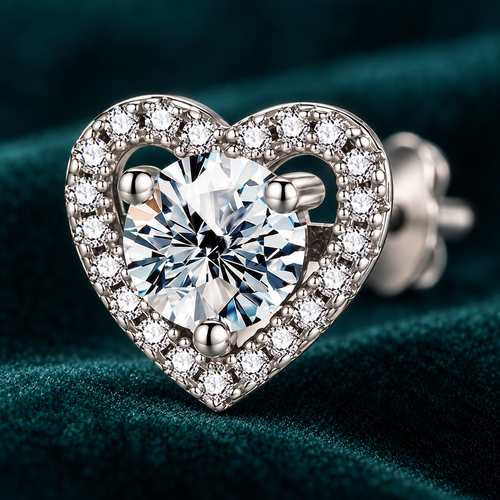 Anouk heart halo earring close-up of the round centre stone and pave halo